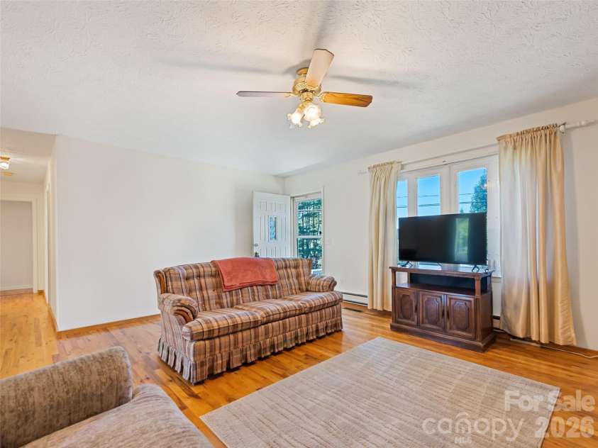 158 Candlelight Circle, Clyde, NC 28721.  MLS# CAR4429323, YatesRealty ID 53518. 