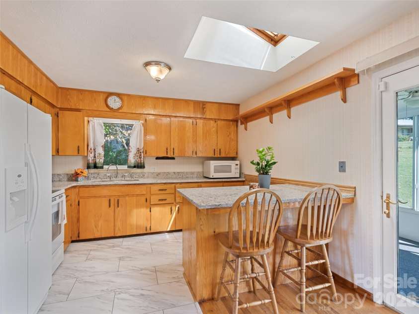 158 Candlelight Circle, Clyde, NC 28721.  MLS# CAR4429323, YatesRealty ID 53518. 