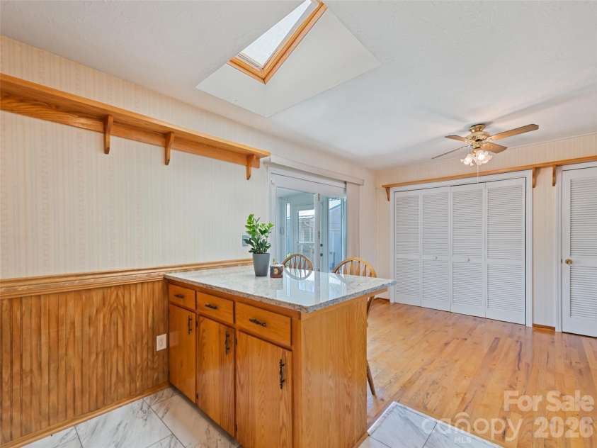 158 Candlelight Circle, Clyde, NC 28721.  MLS# CAR4429323, YatesRealty ID 53518. 