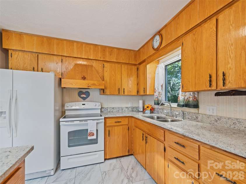 158 Candlelight Circle, Clyde, NC 28721.  MLS# CAR4429323, YatesRealty ID 53518. 