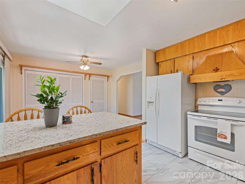 158 Candlelight Circle, Clyde, NC 28721.  MLS# CAR4429323, YatesRealty ID 53518. 