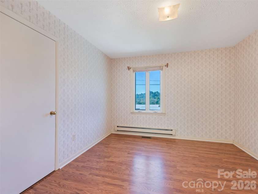 158 Candlelight Circle, Clyde, NC 28721.  MLS# CAR4429323, YatesRealty ID 53518. 