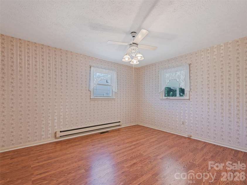 158 Candlelight Circle, Clyde, NC 28721.  MLS# CAR4429323, YatesRealty ID 53518. 