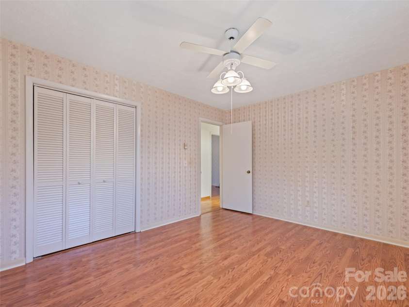158 Candlelight Circle, Clyde, NC 28721.  MLS# CAR4429323, YatesRealty ID 53518. 