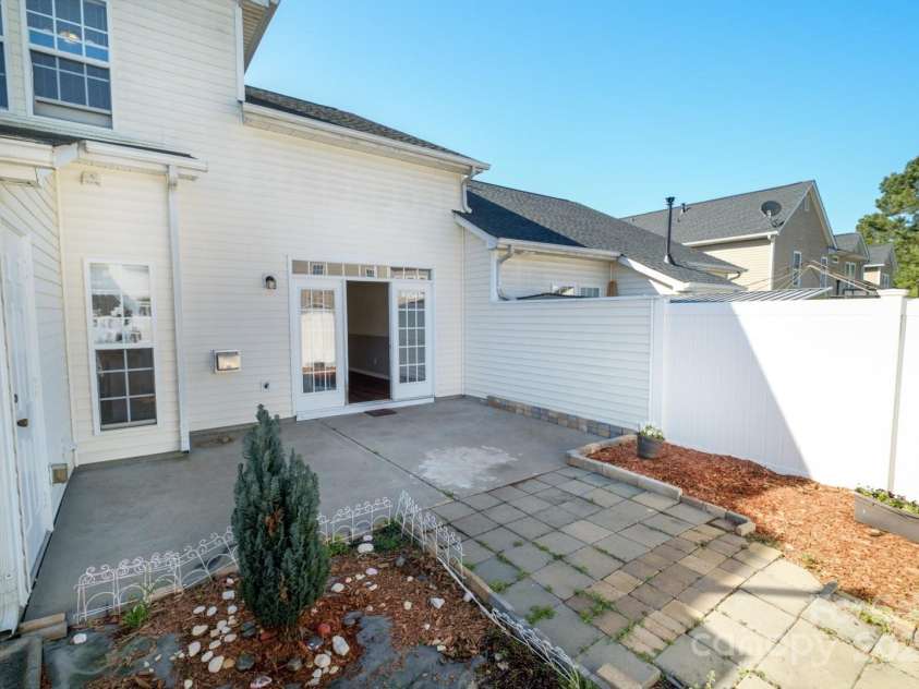 11630 Lioness Street, Charlotte, NC 28273.  MLS# CAR4244281, YatesRealty ID 5352. 