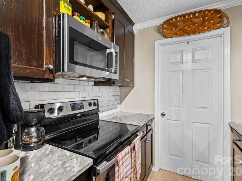 186 Antler Drive, Statesville, NC 28625.  MLS# CAR4429218, YatesRealty ID 53520. 