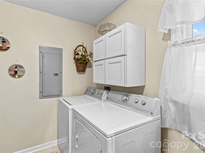 186 Antler Drive, Statesville, NC 28625.  MLS# CAR4429218, YatesRealty ID 53520. 