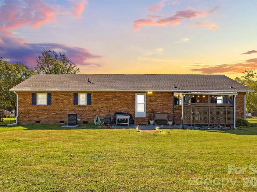 186 Antler Drive, Statesville, NC 28625.  MLS# CAR4429218, YatesRealty ID 53520. 