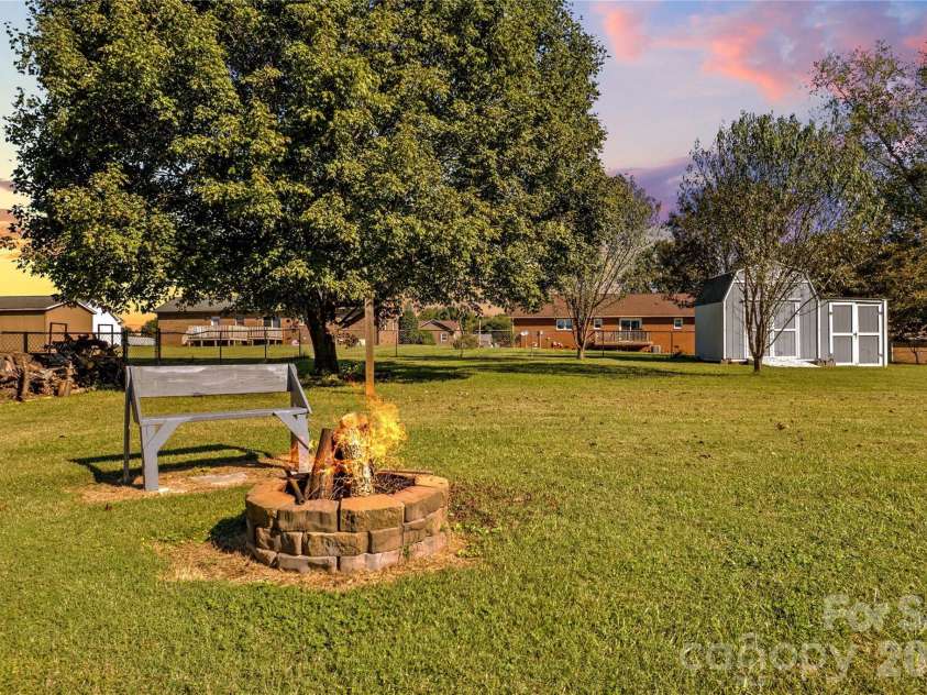 186 Antler Drive, Statesville, NC 28625.  MLS# CAR4429218, YatesRealty ID 53520. 