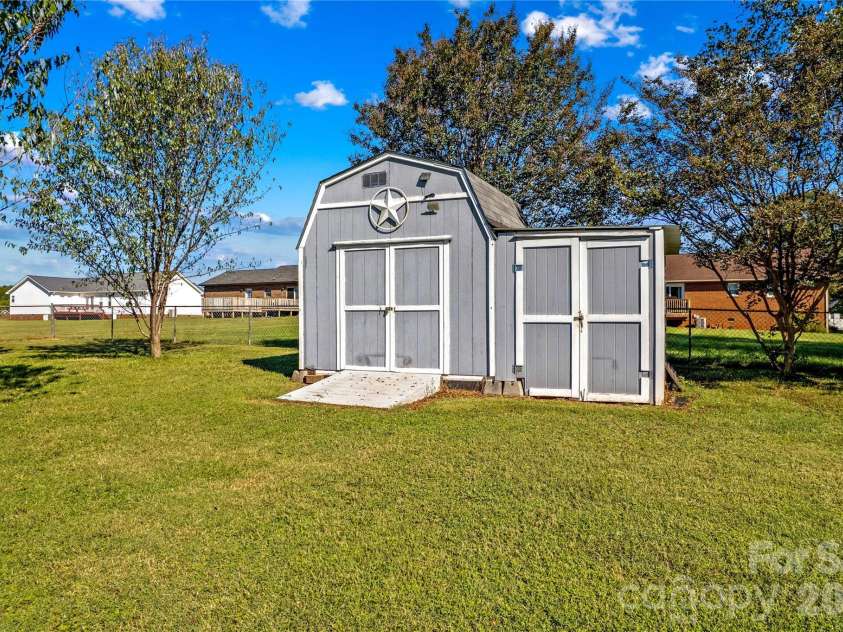 186 Antler Drive, Statesville, NC 28625.  MLS# CAR4429218, YatesRealty ID 53520. 