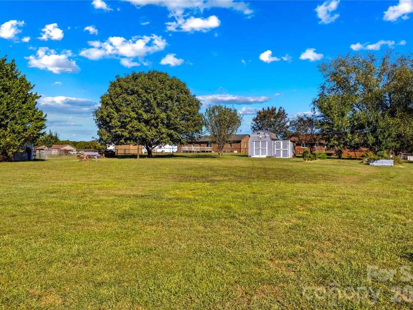 186 Antler Drive, Statesville, NC 28625.  MLS# CAR4429218, YatesRealty ID 53520. 