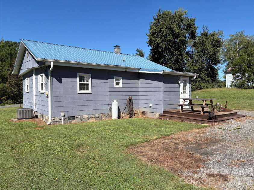 41 Whitner Drive, Marion, NC 28752.  MLS# CAR4429202, YatesRealty ID 53525. 