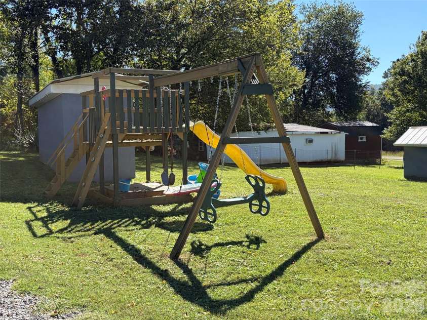 41 Whitner Drive, Marion, NC 28752.  MLS# CAR4429202, YatesRealty ID 53525. 