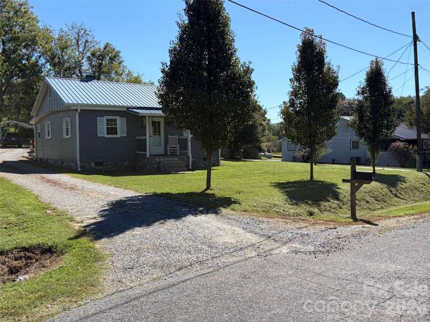 41 Whitner Drive, Marion, NC 28752.  MLS# CAR4429202, YatesRealty ID 53525. 
