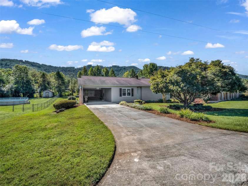 1323 Havenwood Drive, Morganton, NC 28655.  MLS# CAR4429285, YatesRealty ID 53526. 