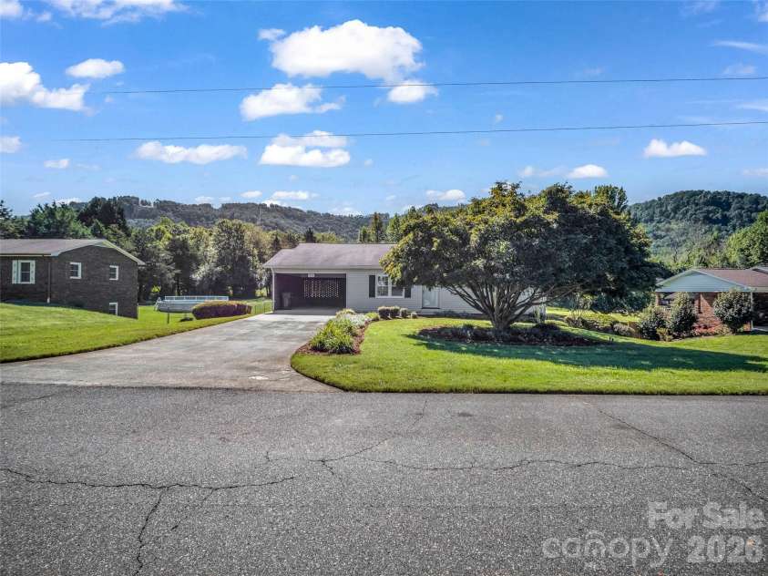 1323 Havenwood Drive, Morganton, NC 28655.  MLS# CAR4429285, YatesRealty ID 53526. 