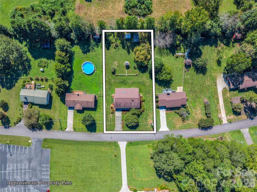 1323 Havenwood Drive, Morganton, NC 28655.  MLS# CAR4429285, YatesRealty ID 53526. 