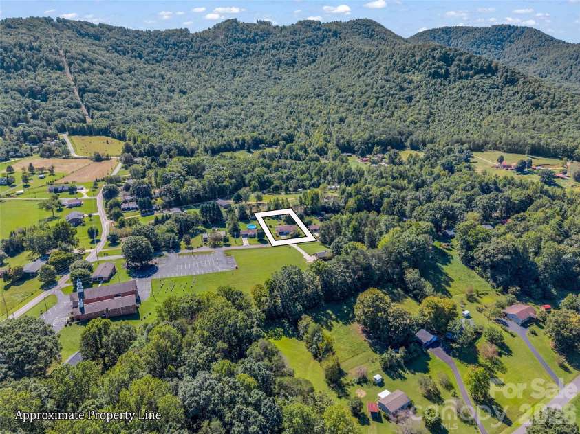 1323 Havenwood Drive, Morganton, NC 28655.  MLS# CAR4429285, YatesRealty ID 53526. 