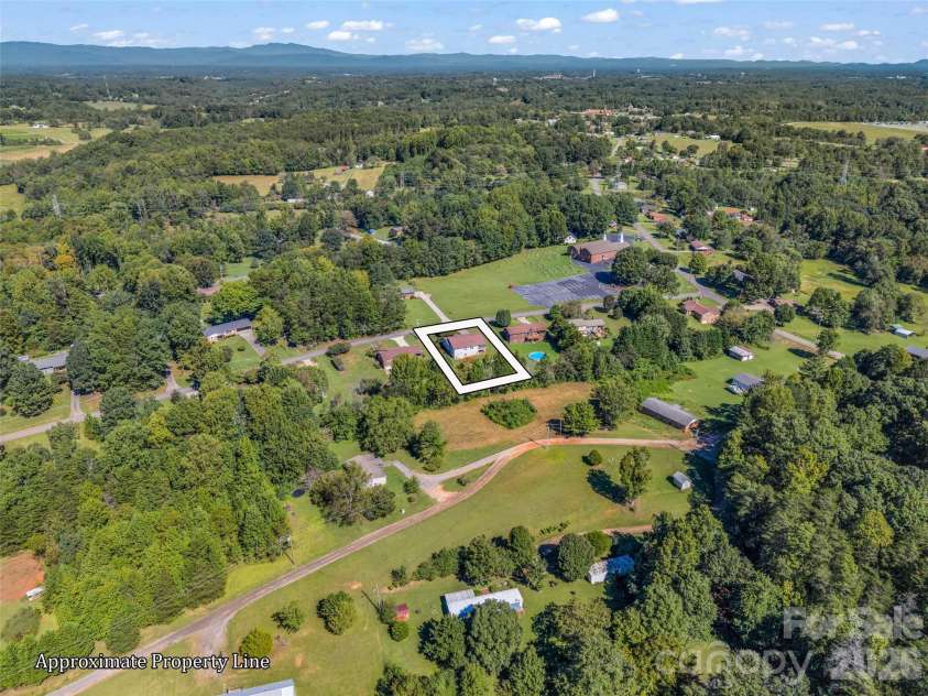 1323 Havenwood Drive, Morganton, NC 28655.  MLS# CAR4429285, YatesRealty ID 53526. 