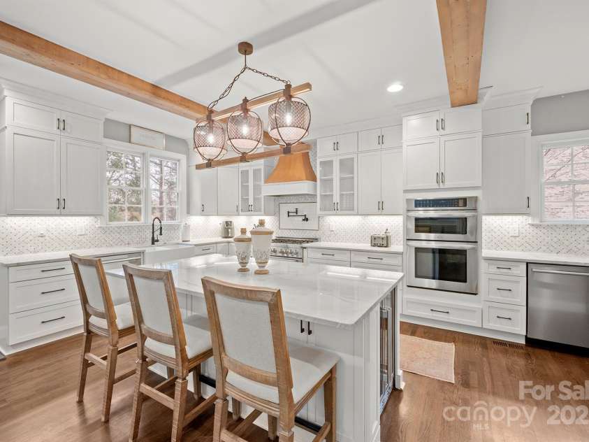722 Fairway Point Drive, Fort Mill, SC 29708.  MLS# CAR4232494, YatesRealty ID 5353. Chef's Kitchen With Island