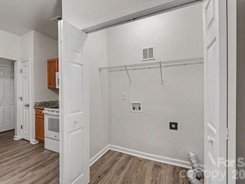 4731 Canipe Drive, Charlotte, NC 28269.  MLS# CAR4429209, YatesRealty ID 53533. 