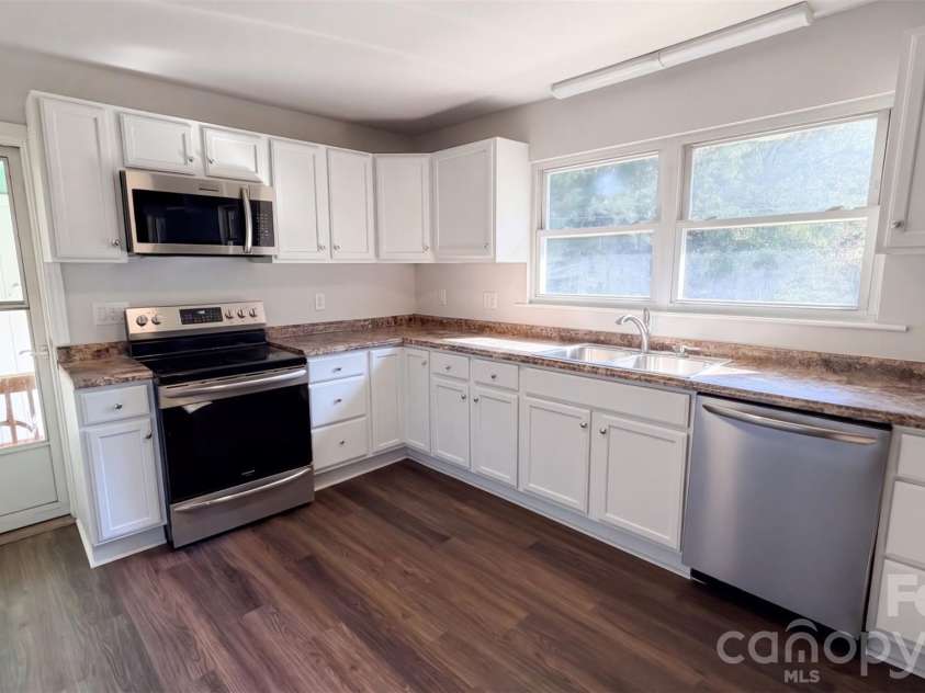 101 Craig Street, Stanley, NC 28164.  MLS# CAR4429405, YatesRealty ID 53534. 