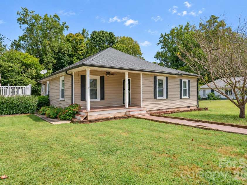 228 Hazeleen Avenue, Belmont, NC 28012.  MLS# CAR4429378, YatesRealty ID 53542. 