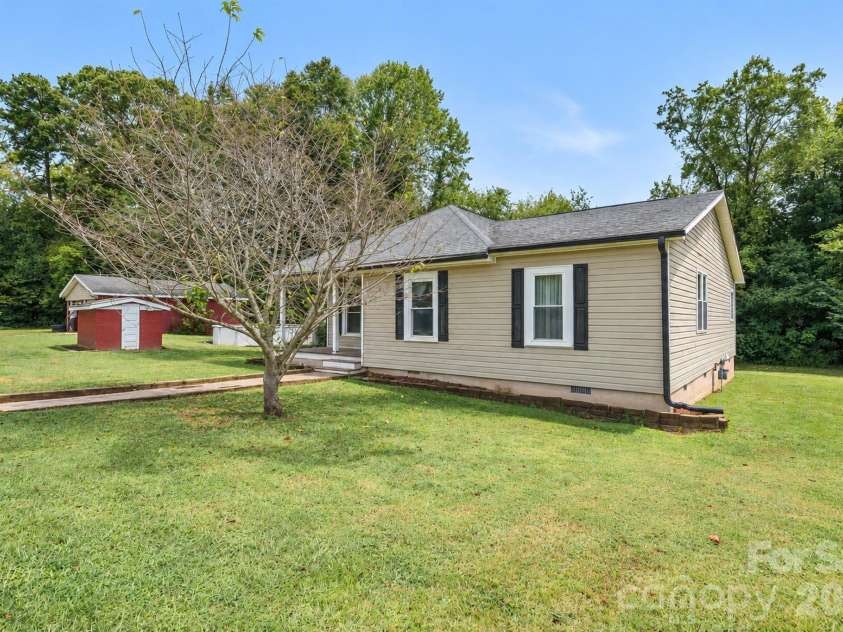 228 Hazeleen Avenue, Belmont, NC 28012.  MLS# CAR4429378, YatesRealty ID 53542. 