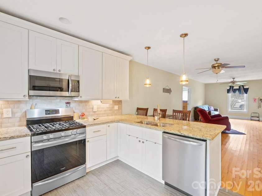 228 Hazeleen Avenue, Belmont, NC 28012.  MLS# CAR4429378, YatesRealty ID 53542. 