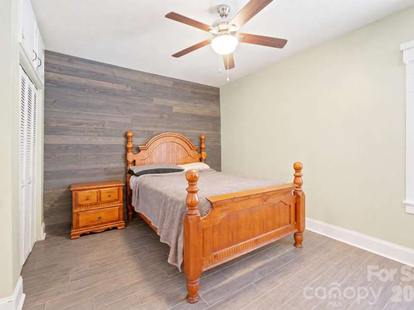 228 Hazeleen Avenue, Belmont, NC 28012.  MLS# CAR4429378, YatesRealty ID 53542. 