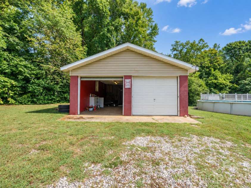 228 Hazeleen Avenue, Belmont, NC 28012.  MLS# CAR4429378, YatesRealty ID 53542. 