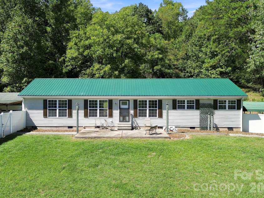 20 Warren Creek Road, Candler, NC 28715.  MLS# CAR4428308, YatesRealty ID 53546. 