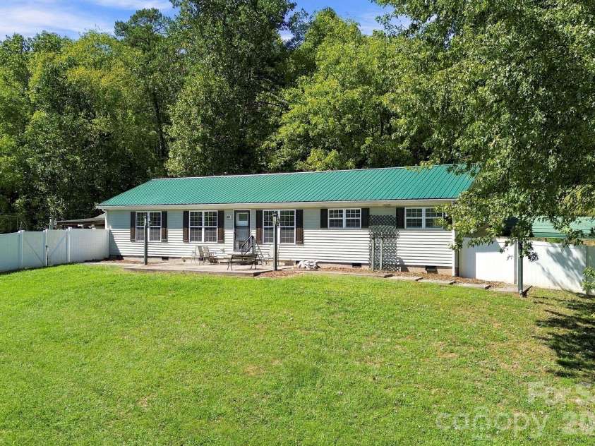 20 Warren Creek Road, Candler, NC 28715.  MLS# CAR4428308, YatesRealty ID 53546. 