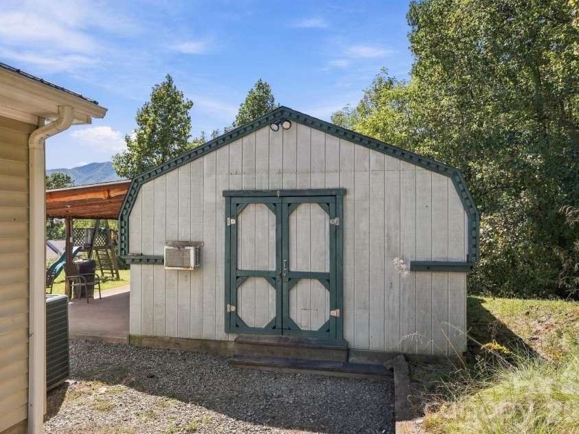 20 Warren Creek Road, Candler, NC 28715.  MLS# CAR4428308, YatesRealty ID 53546. 