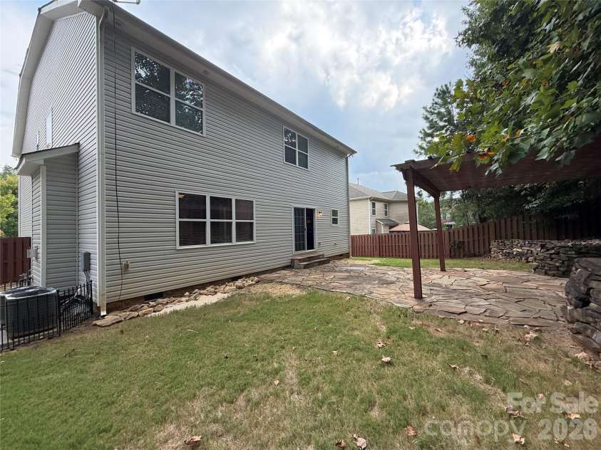 330 Windy Pine Drive, Lake Wylie, SC 29710.  MLS# CAR4429449, YatesRealty ID 53550. 
