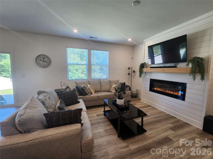 311 Bezelle Avenue, York, SC 29745.  MLS# CAR4429453, YatesRealty ID 53551. Great Room