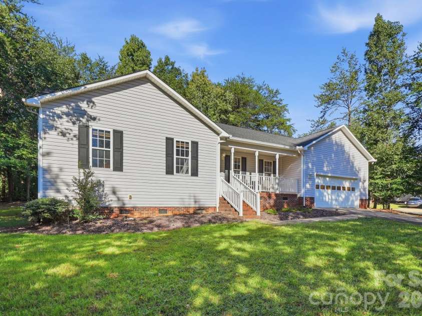 3649 Navajo Drive, Maiden, NC 28650.  MLS# CAR4429338, YatesRealty ID 53554. 
