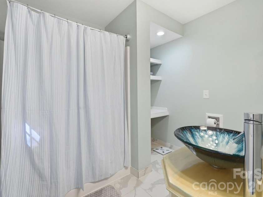 3649 Navajo Drive, Maiden, NC 28650.  MLS# CAR4429338, YatesRealty ID 53554. 