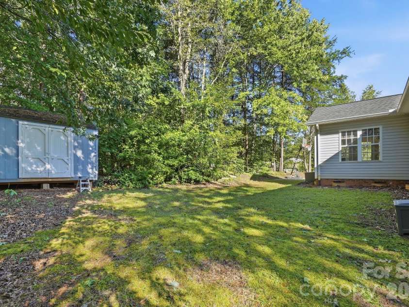 3649 Navajo Drive, Maiden, NC 28650.  MLS# CAR4429338, YatesRealty ID 53554. 