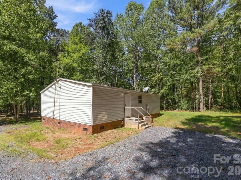 1325 Smith Woods Lane, Hickory Grove, SC 29717.  MLS# CAR4428431, YatesRealty ID 53556. 