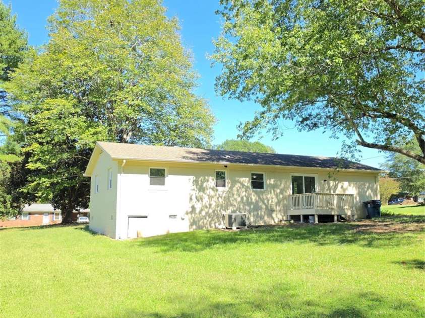 582 Winter Park Drive, Shelby, NC 28152.  MLS# CAR4429067, YatesRealty ID 53558. 