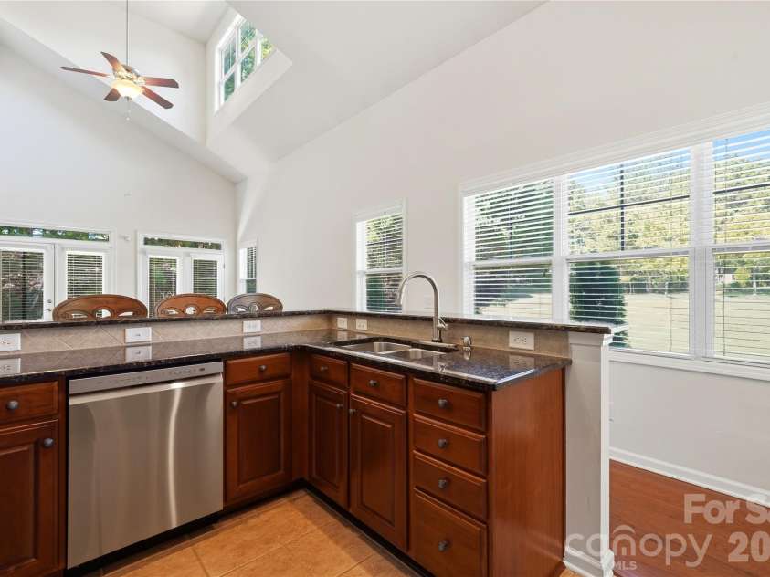 411 Halyard Lane, Tega Cay, SC 29708.  MLS# CAR4429046, YatesRealty ID 53559. Kitchen Peninsula