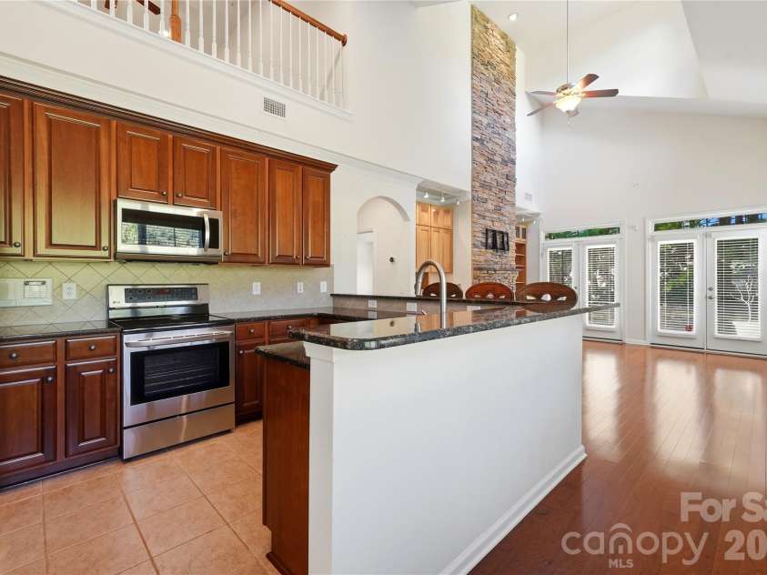 411 Halyard Lane, Tega Cay, SC 29708.  MLS# CAR4429046, YatesRealty ID 53559. Kitchen Peninsula