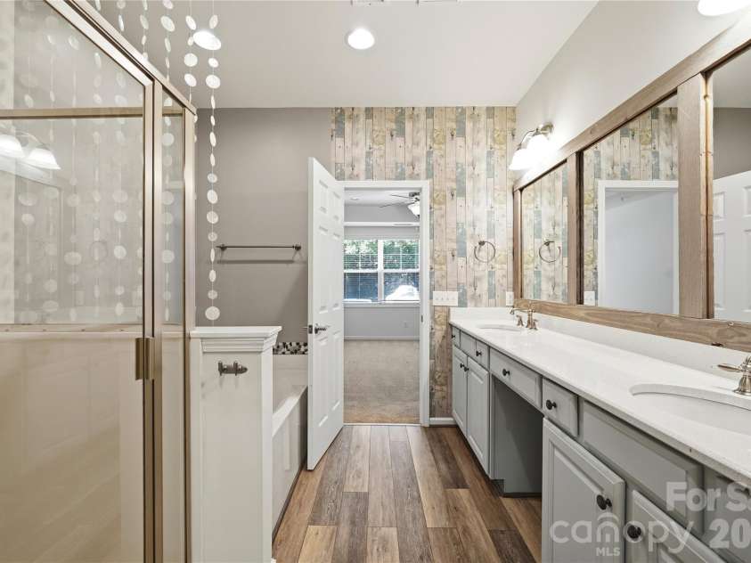 411 Halyard Lane, Tega Cay, SC 29708.  MLS# CAR4429046, YatesRealty ID 53559. Primary Bath