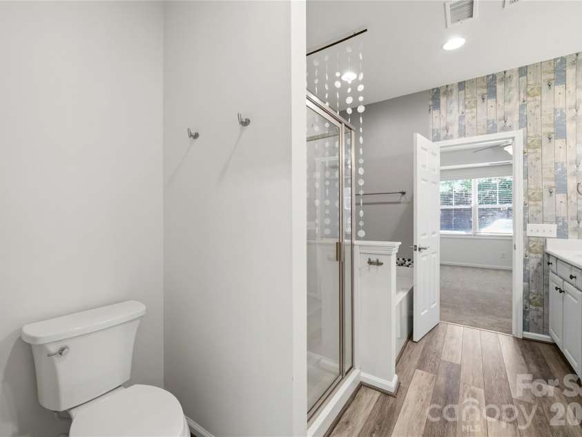 411 Halyard Lane, Tega Cay, SC 29708.  MLS# CAR4429046, YatesRealty ID 53559. Primary Bath