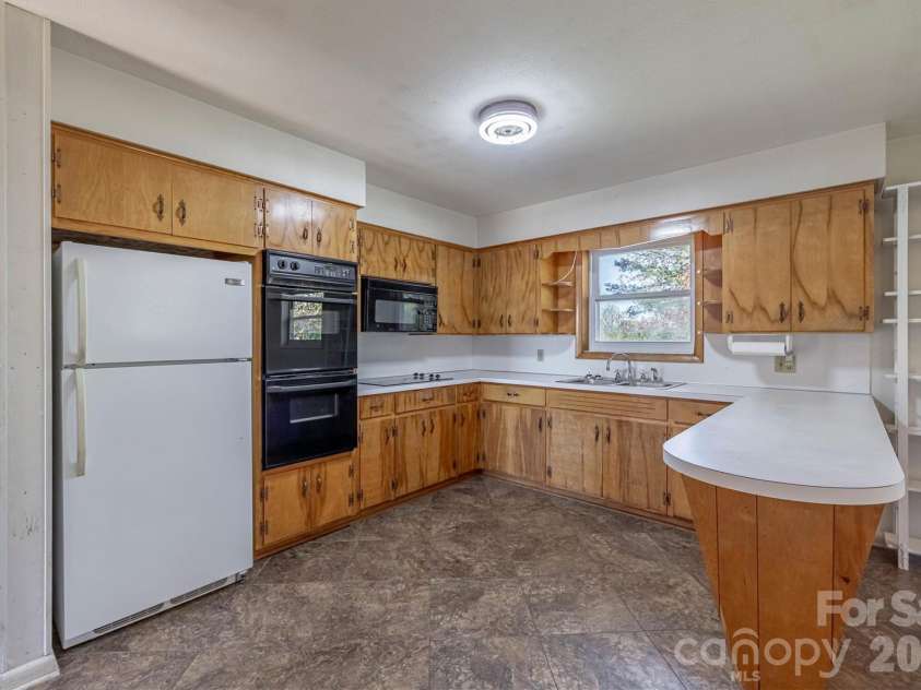 2106 Enon Road, Morganton, NC 28655.  MLS# CAR4314622, YatesRealty ID 5356. 