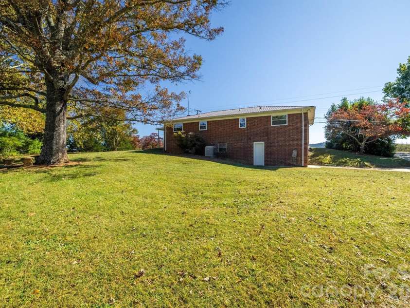2106 Enon Road, Morganton, NC 28655.  MLS# CAR4314622, YatesRealty ID 5356. 