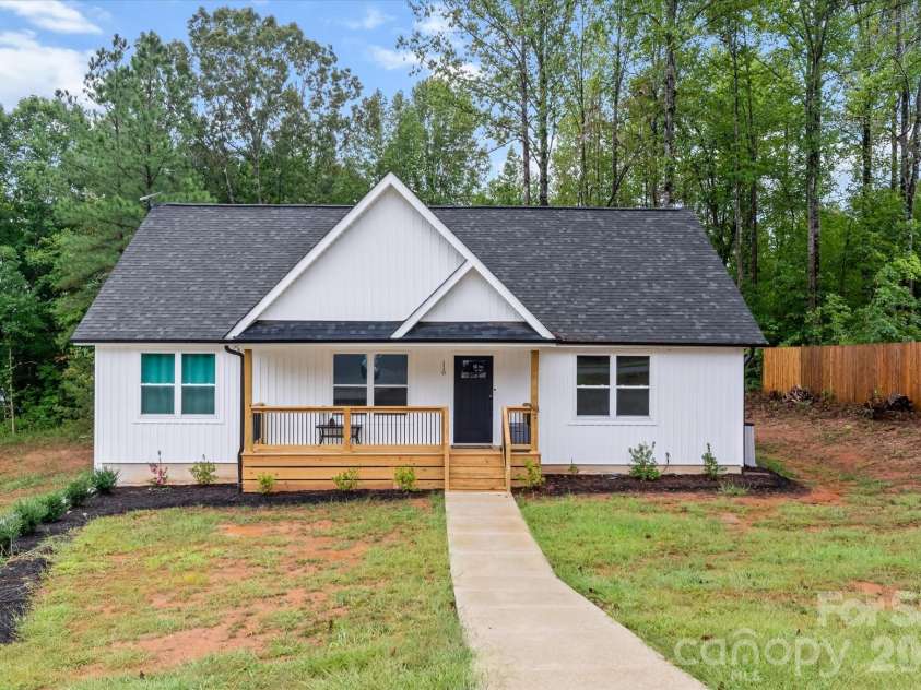 110 Yadkin River Road, Statesville, NC 28625.  MLS# CAR4428286, YatesRealty ID 53560. 