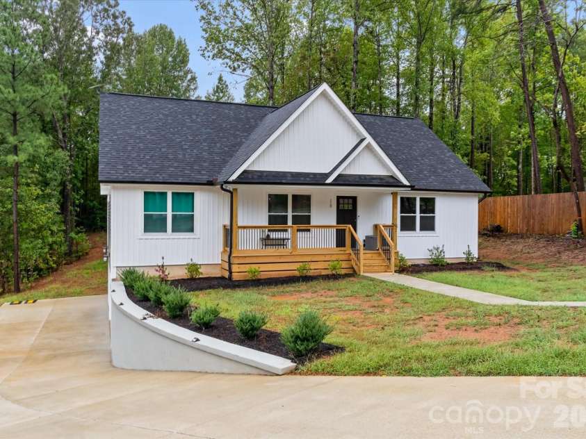 110 Yadkin River Road, Statesville, NC 28625.  MLS# CAR4428286, YatesRealty ID 53560. 