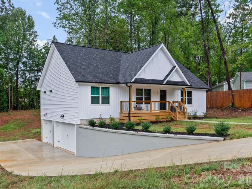 110 Yadkin River Road, Statesville, NC 28625.  MLS# CAR4428286, YatesRealty ID 53560. 